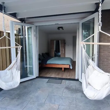 Sabai Sabai Bed & Breakfast *